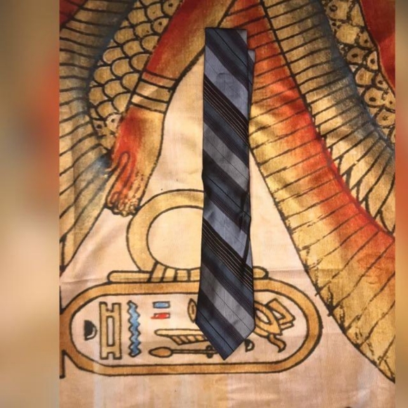 Penguin ties - Picture 4 of 5